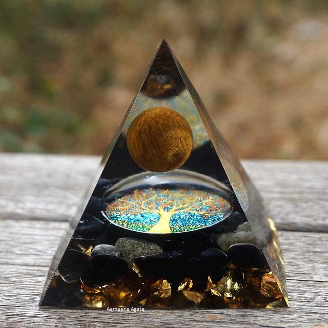 Natural Tiger Eye Orgone Pyramid – Healing Crystal Resin Energy Orgonite Pyramid for Meditation, Feng Shui & Home Decor