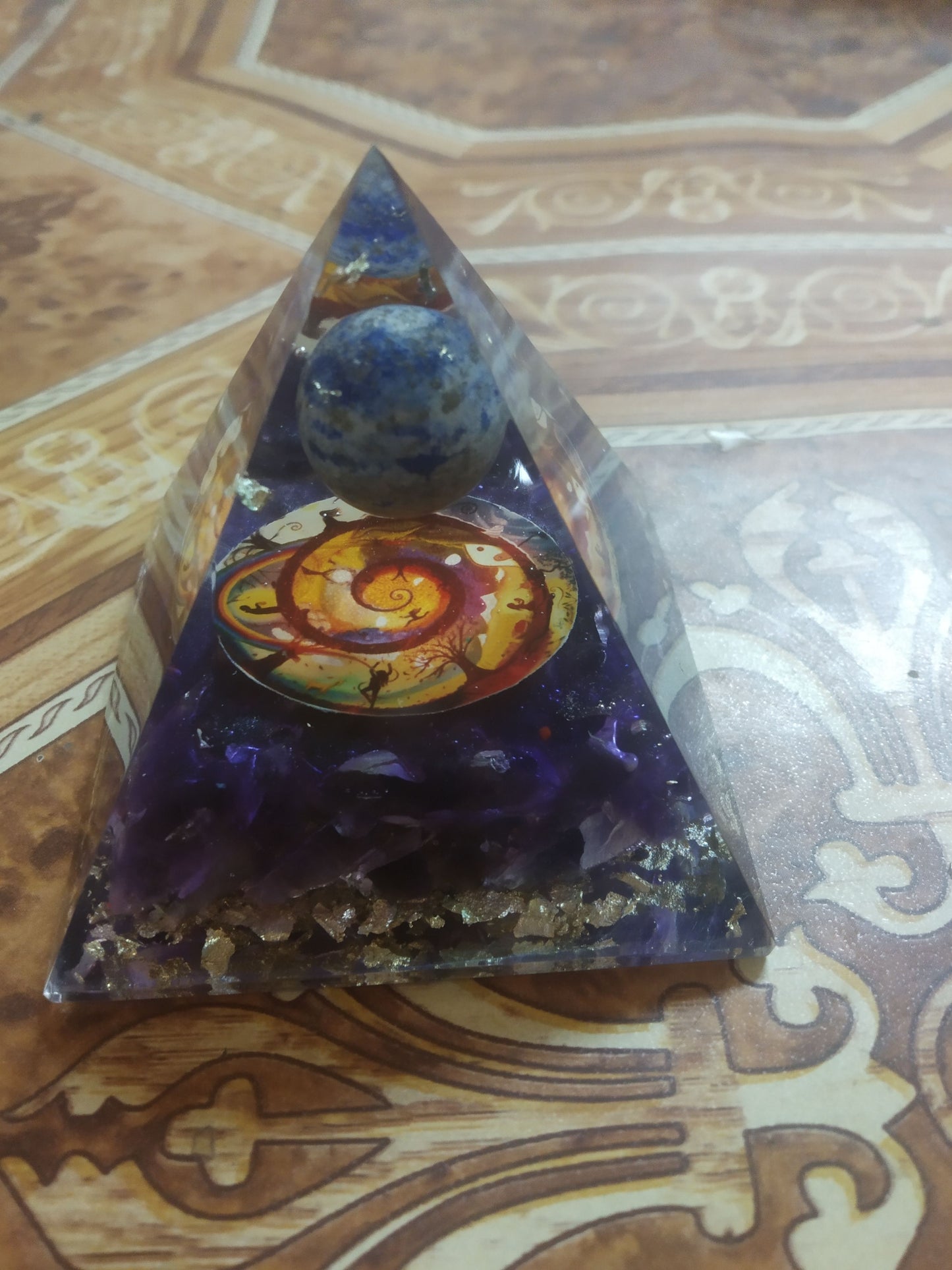 Natural Tiger Eye Orgone Pyramid – Healing Crystal Resin Energy Orgonite Pyramid for Meditation, Feng Shui & Home Decor