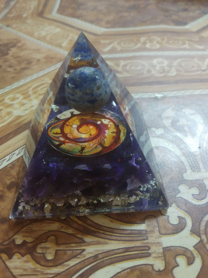 Natural Tiger Eye Orgone Pyramid – Healing Crystal Resin Energy Orgonite Pyramid for Meditation, Feng Shui & Home Decor